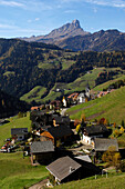 Mountain village, Peitlerkofel in the background, La Val, Abteital, Ladinische Täler, South Tyrol, Italy