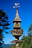 Handgeschnitztes Vogelhaus, Dolomiten, Südtirol, Italien