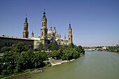 Basilica of Nuestra Señora del Pilar and Ebro river, Zaragoza. Aragón, Spain