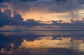 Regenwolken ueber dem Meer, Insel Peleliu Mikronesien, Palau