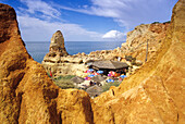 Strandcafe zwischen den Felsen an der Küste, Algar Seco, Algarve, Portugal, Europa