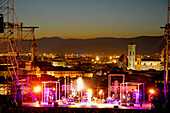 Konzert vor der Kulisse von Florenz in der Abenddämmerung, Piazzale Michelangelo, Florenz, Toskana, Italien, Europa