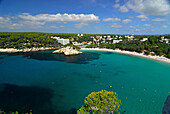 Blick vom Aussichtspunkt auf die Cala Galdana, Menorca, Balearen, Spanien