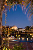 Abendstimmung und Swimming Pool des luxuriösen Lamaya Resort, Coraya, Marsa Alam, Aegypten