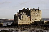Blackness Castle, built in the 1440s, restored in the 1920s, built for Sir George Crichton, Earl of Caithness, Admiral of Scotland and Sheriff of Linlithgow, West  Lothian, Scotland, UK