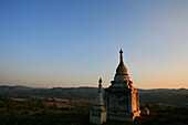 Stupa im Kloster von Hispaw am Abend, Hispaw, Shan Staat, Myanmar, Birma, Asien