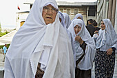 Women by Sultanahmet Camii, Istanbul. Turkey