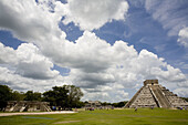 Pyramid of Kukulkan and Temple of the Warriors, Chichen Itza Archaeological Site, Chichen Itza, Yucatan State, Mexico
