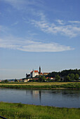 View over Elbe river to castle Albrechtsburg, Meissen, Saxony, Germany