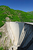 Staumauer Lago di Vogorno, Wasserkraftwerk bei Gordola, Verzascatal, Valle Verzasca, Tessin, Schweiz