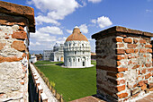 Baptistery and duomo (cathedral), Piazza dei Miracoli, UNESCO World Heritage Site, Pisa, Tuscany, Italy
