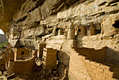 Mali. Sahel. Dogon Land. Village of Ende.Traditional architecture. Unesco World Heritage Site. Cliffs of Bandiagara.