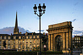 France. Gironde. Bordeaux. Saint Michel church tower and ´Porte de Bourgogne´.