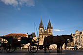 Horse carriage tyn church old town square staromestske namesti. Prague. Czech Republic.