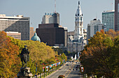 Washington statue to city hall ben franklin parkway downtown skyline. Philadelphia. Pennsylvania. USA.