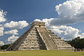 Mexico, Yucatan, Chichen Itza, El Castillo (also called Pyramid of Kukulcan)
