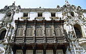 Archbishops Palace, famous wooden balcony, Plaza de Armas, Plaza Mayor, Lima, Peru