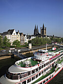 Germany, Rhineland-Westphalia, Köln, Cologne, skyline, cruise ship on the Rhine
