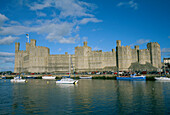 Castle and Quayside, Caernarfon Castle, Gwynedd, UK, Wales
