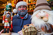 Seller in a stand at the Christmas market, Seiffen, Ore mountains, Saxony, Germany