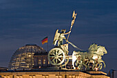 Quadriga auf dem Brandenburger Tor, Reichstag. Berliner Wahrzeichen.