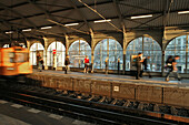 Görlitzer Bahnhof ist eine Station der Linie U1 der Berliner U-Bahn. Der Hochbahnhof befindet sich im Stadtteil Kreuzberg über der Skalitzer Straße. Der Bahnhof hat zwei Seitenbahnsteige und ein Tonnendach. Berlin