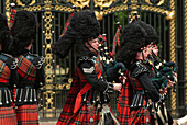 Scots Guards Pipers at Buckingham Palace, London, UK, England