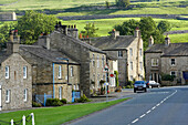 Village scene in the Yorkshire Dales National Park, Bainbridge, Yorkshire, UK, England