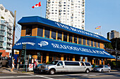 Stretch Limousine vor Fischrestaurant, English Bay, Westend, Vancouver, Kanada, Britisch Kolumbien, Nordamerika