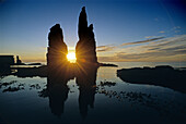 Sonnenaufgang, Felsnadeln Stacks of Dunansby, Duncansby Head, Highlands, Caithness, Schottland, Großbritannien, Europa