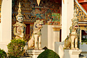 Tempelfassade in Chiang Khan, Provinz Loei, Thailand, Asien