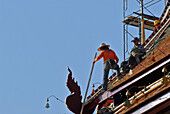 Workers replacing roof tiles, Wat Chedi Luang, Chiang Mai, Thailand, Asia