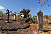 Stelen und Felsformation in Phu Phrabat Historical Park, Provinz Udon Thani, Thailand, Asien