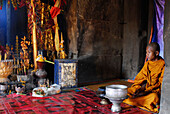 Kambodschanischer Mönch im Prasat Khao Phra Wihan bzw. Preah Vihar, kamboschanisch, Tempel auf kambodschanischer Seite in den Dongrek Bergen, umstritten zwischen Thailand und Kambodscha, Asien