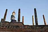 Sitting Budha in the former wihan of Wat Mahathat, Sukothai Historical Park, Central Thailand, Asia