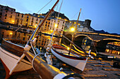 Häuser und Boote am Fluss Temo am Abend, Bosa, Sardinien, Italien, Europa