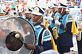 Musikkapelle, Karnevalsparade an Mardi Gras, French Quarter, New Orleans, Louisiana, Vereinigte Staaten, USA