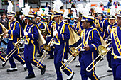 Blaskapelle, Karnevalsparade an Mardi Gras, French Quarter, New Orleans, Louisiana, Vereinigte Staaten, USA