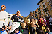 Traditionelle Figuren auf einem Platz, Diada per la Llengua, Placa Major, Palma, Mallorca, Spanien, Europa