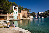 A couple sitting at the harbour of Cala Figuera in the sunlight, Mallorca, Balearic Islands, Mediterranean Sea, Spain, Europe