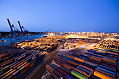 Blick über Containerhafen bei Nacht, Hamburger Hafen, Deutschland