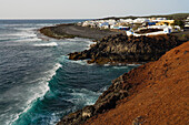 El Golfo, Dorf an der Küste, Wellen, Atlantik, UNESCO Biosphärenreservat, Lanzarote, Kanarische Inseln, Spanien, Europa