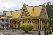 Building next to the Royal Palace, Phnom Penh, Cambodia, Asia