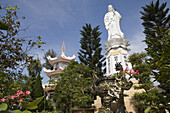 Buddhistischer Tempel mit Buddhastatue, Tra On, Provinz Can Tho, Vietnam, Asien