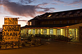 Estalagem Pico da Urze Hotel im Dämmerlicht, nahe Rabacal, Paul da Serra Hochebene, Madeira, Portugal