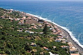 Küste mit Häusern, Faja da Ovelha, Madeira, Portugal