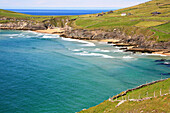 Blick über Meer und eine Bucht, Blasket Sound, Slea Head, Dingle Halbinsel, County Kerry, Westkueste, Irland, Europa