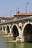 The Pont-Neuf Bridge Over The Garonne Links The Place Esquirol To The Cours Dillon, Completed In 1632, Toulouse, Haute-Garonne (31), France