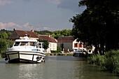 Tanlay Lock, The Burgundy Canal, Yonne (89), Burgundy, France