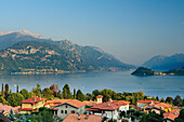 Menaggio am Comer See, Bergamasker Alpen im Hintergrund, Menaggio, Comer See, Lombardei, Italien